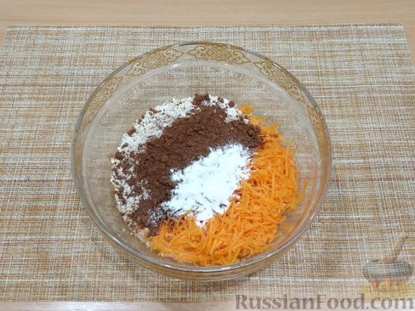 Шоколадный пирог с морковью и овсянкой (в микроволновке)