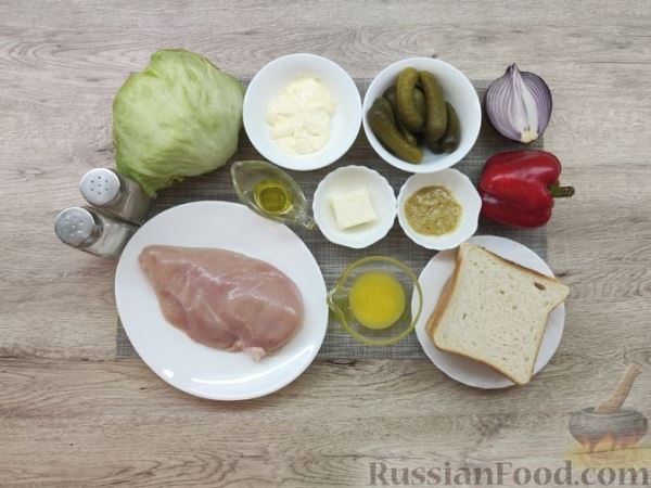 Салат с курицей, болгарским перцем, моцареллой, сухариками и мандариновой заправкой