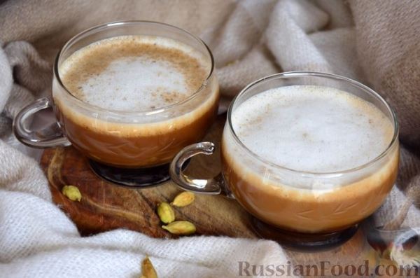 Кофе с молоком и кардамоновым сиропом