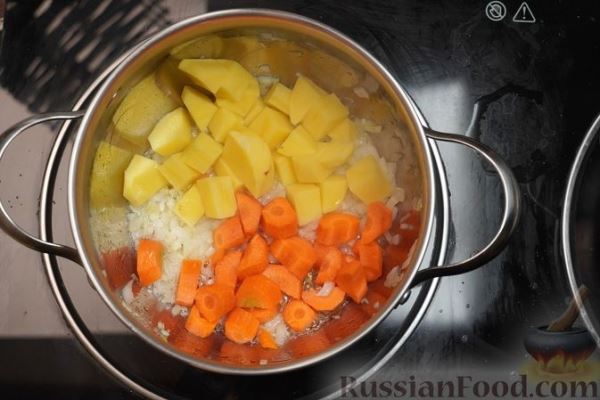 Суп с пельменями и овощами