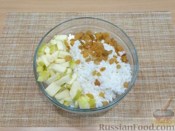 Сырники с рисом, яблоком и изюмом