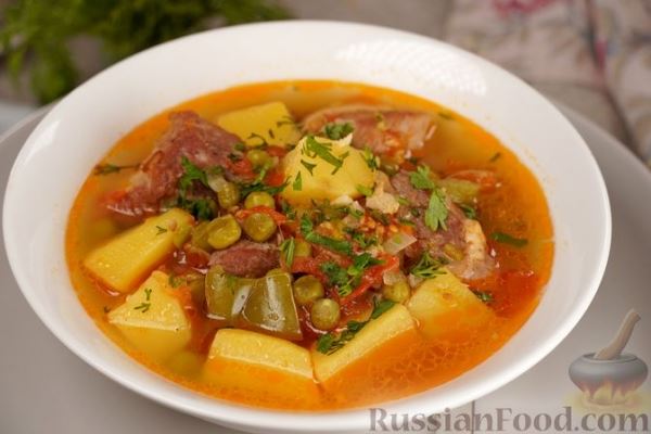 Суп со свининой, овощами и консервированным горошком