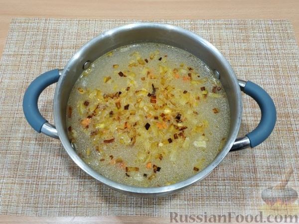 Суп с рисом, черемшой и яйцами